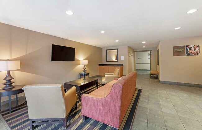 Furnished Studio-Cleveland - Westlake