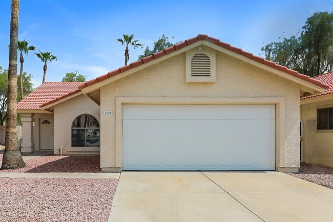 Photo - 1129 N Willow St House