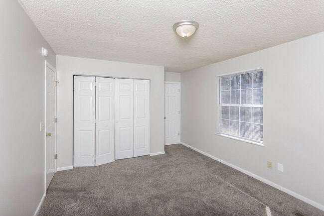 Photo - 206 Valeworth Dr