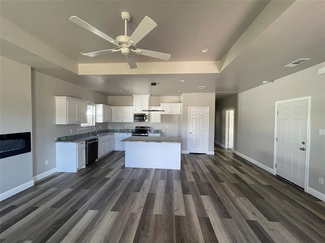 Photo - 813 Sayle St