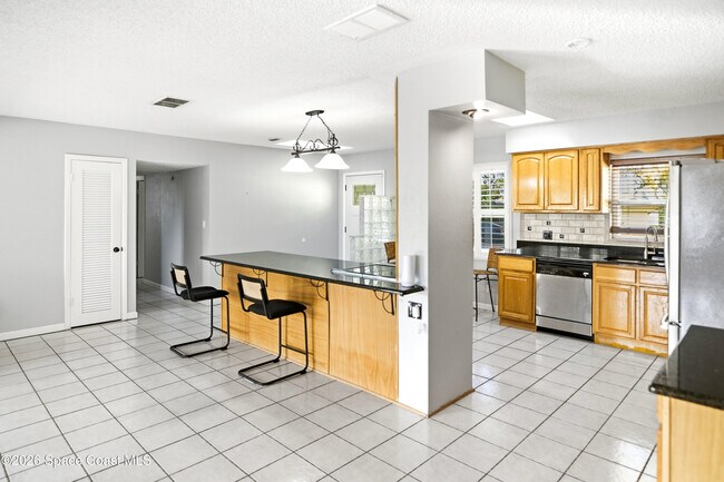1205 Sun Cir W