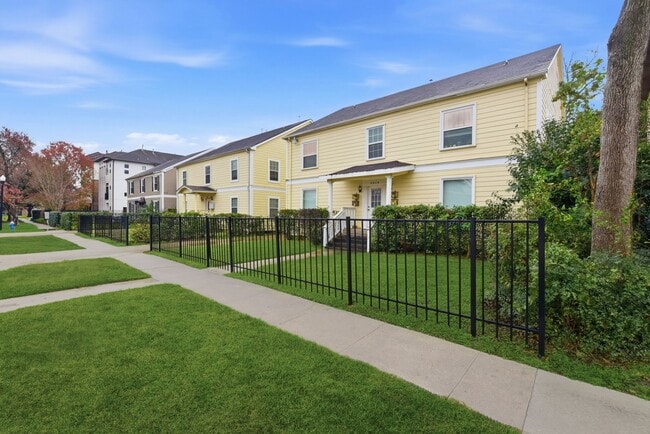 Photo - 2513 Shakespeare St Unit 3