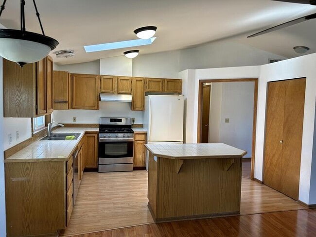Photo - 2060 Oxford Ct