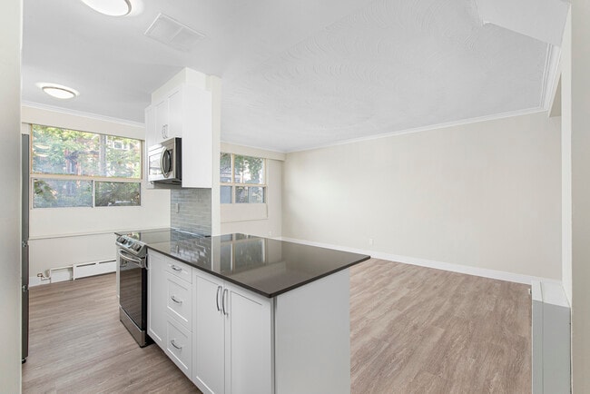 Building Photo - 115 Dowling Avenue