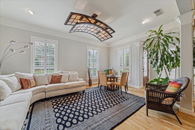 Photo - 523 Archwood Trail