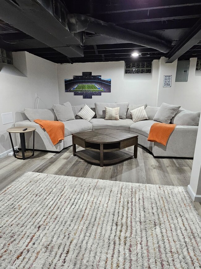 Photo - 2212 Burger St