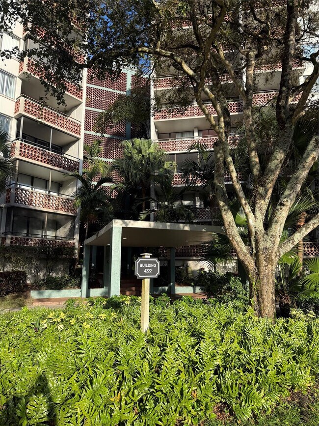 Photo - 4222 Inverrary Blvd