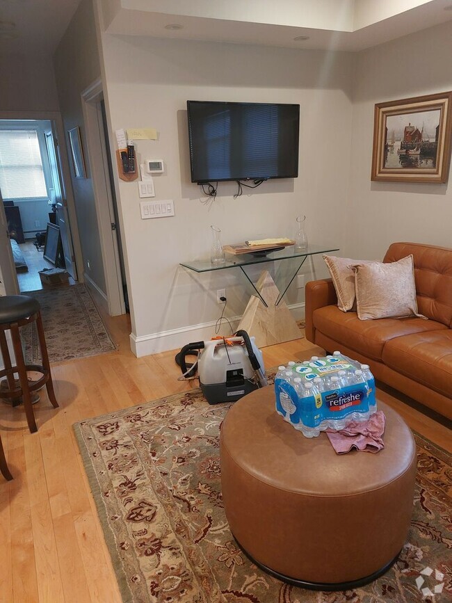 Building Photo - HOT ALLSTON LISTING!!!! Rental