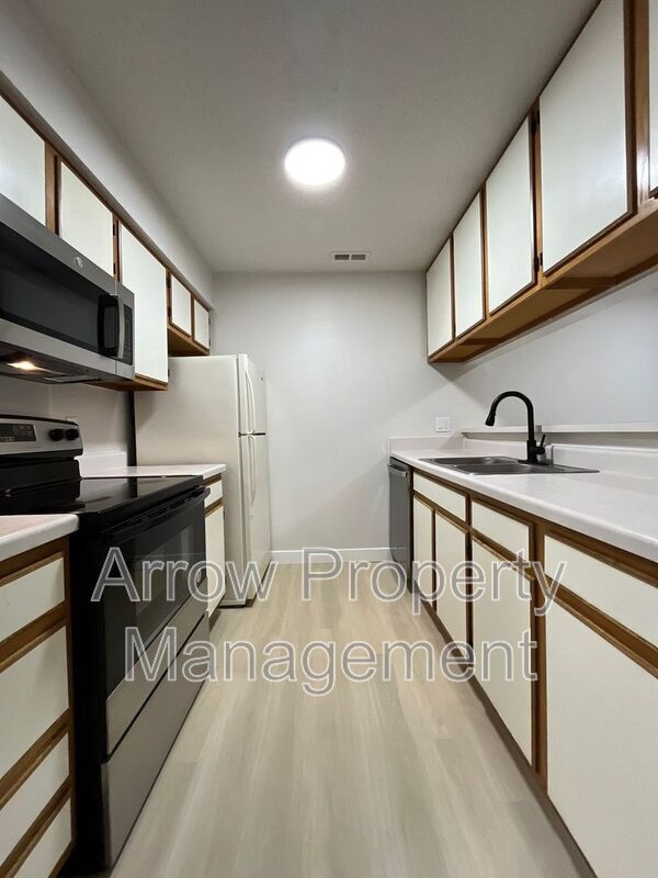 Photo - 2340 N 44th St Unit 2