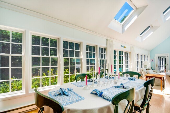 Photo - 8 White Pine Rd