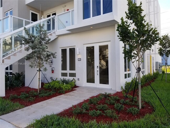 Building Photo - 10220 NW 63rd Ter Unit 111