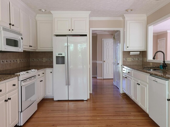 Photo - 4 BR, 2.5 BA in Woodlake Crossing