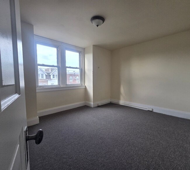 Photo - 5 Bedroom House For Rent