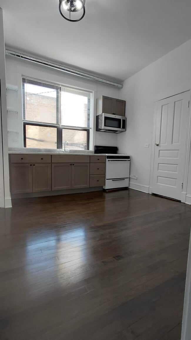 Photo - 2543 S Saint Louis Ave Unidad 2r