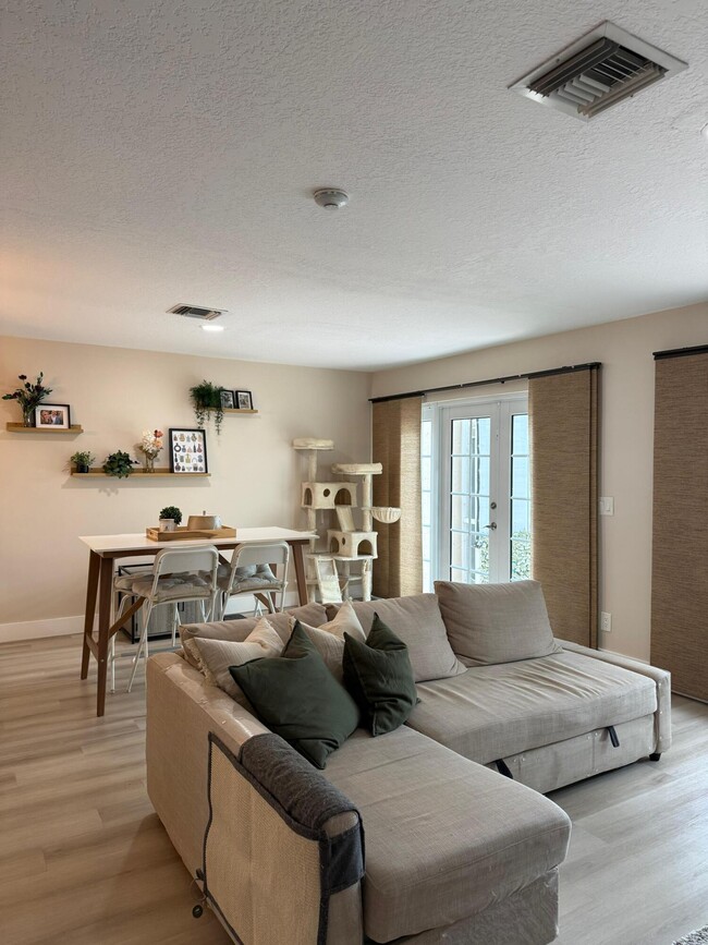 Photo - 1120 W Lakes Dr