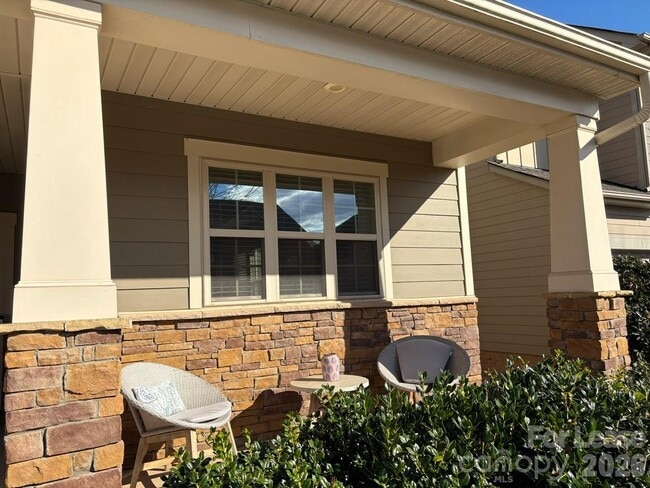 Photo - 1055 Delridge St