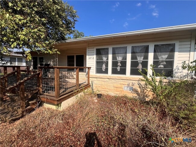 Building Photo - 107 E Holland St Rental