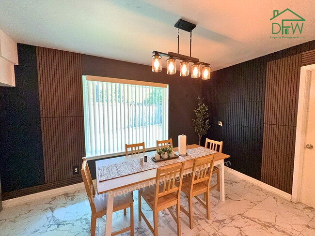 Photo - 4 Bed / 2.5 Bath on a Cul-de-Sac - 2-Car Garage & Spacious Fenced Backyard