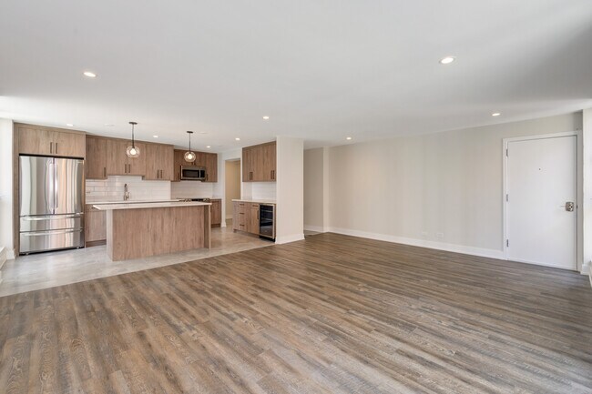 Photo - 227 E Walton Pl Unidad 8E