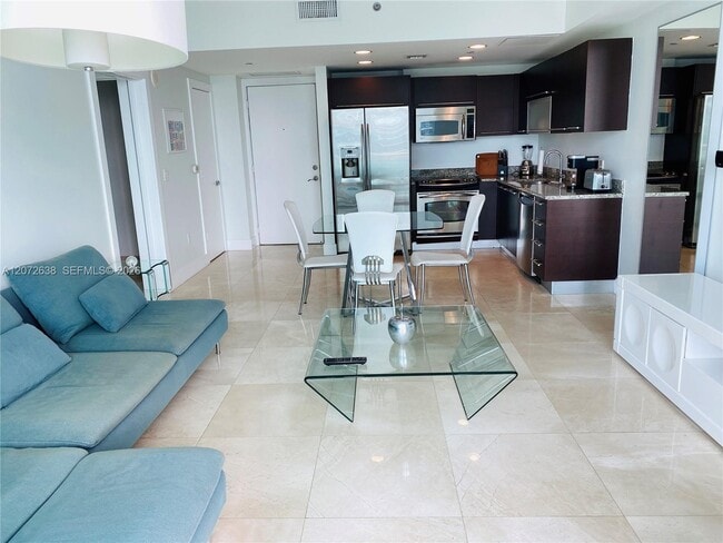 Photo - 950 Brickell Bay Dr Unidad 3709