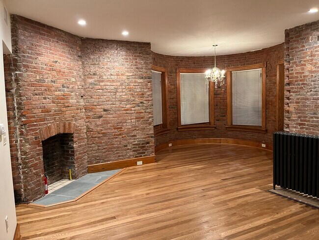 Photo - 301 T St NW