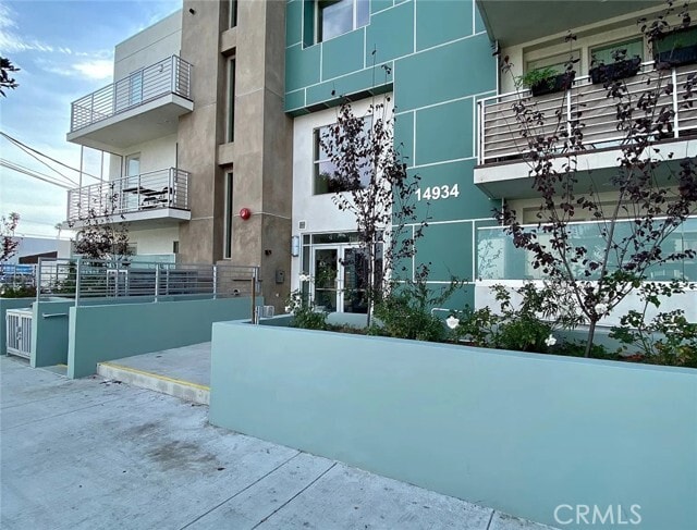 Building Photo - 14934 Burbank Blvd Unit 304