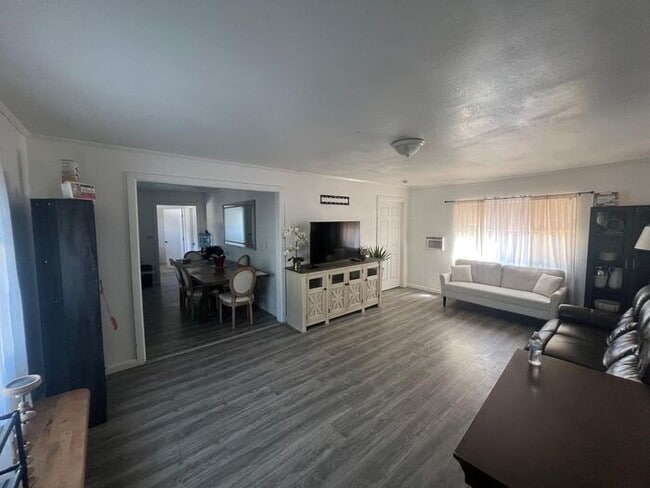 Building Photo - Fully Furnished 3 Bed House for Rent Campb...