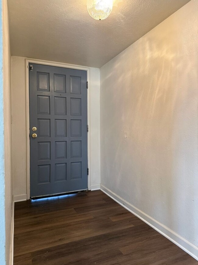 Photo - Available NOW! 4/2 With New Exterior Paint!!