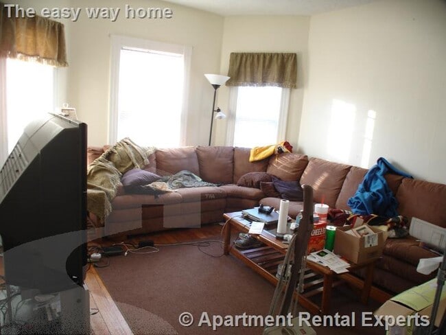 Building Photo - 185 Lowell St Unit #5