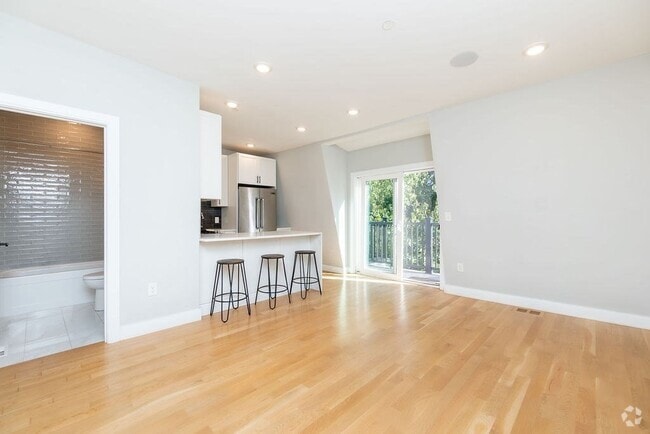 Building Photo - 53 Lexington St Unit 3 Rental