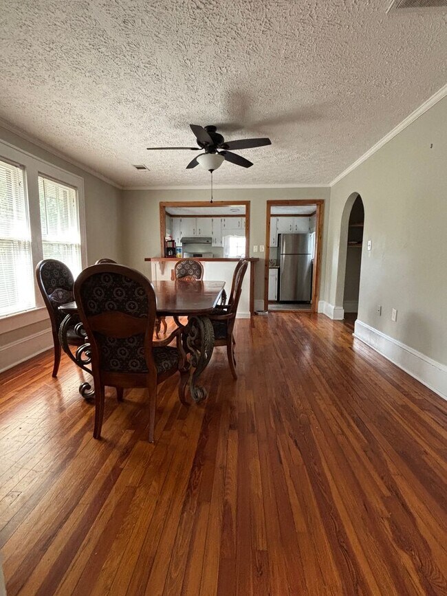 Photo - 3 Bedroom 3 Bathroom near downtown Athens - 1 bedroom available