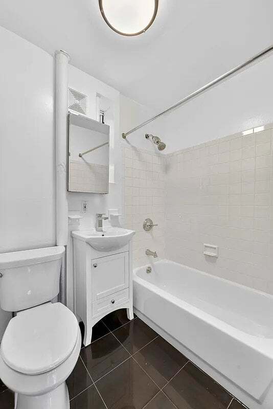 Photo - 222 W 10th St Unit 4B