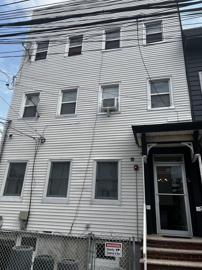 Building Photo - 38 Bleecker St Unit 2R
