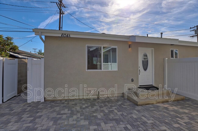 Building Photo - 604 W Lexington Dr