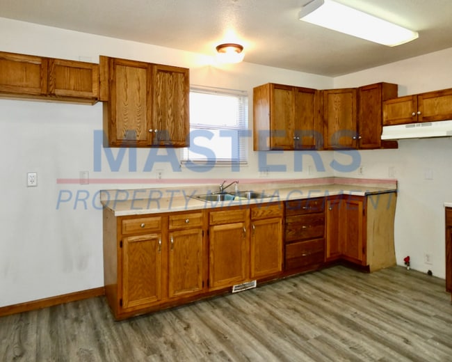 Photo - 2242 Kent St