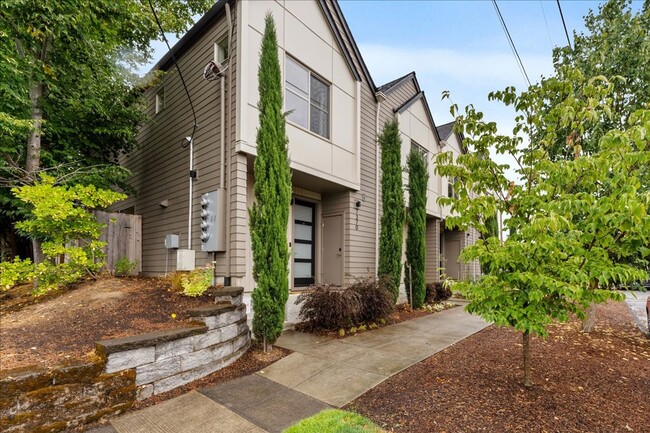 Pet Friendly 2bd/2.5ba Townhome Near Adida... - Pet Friendly 2bd/2.5ba Townhome Near Adida...