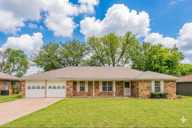 Building Photo - 6248 Trail Lake Dr