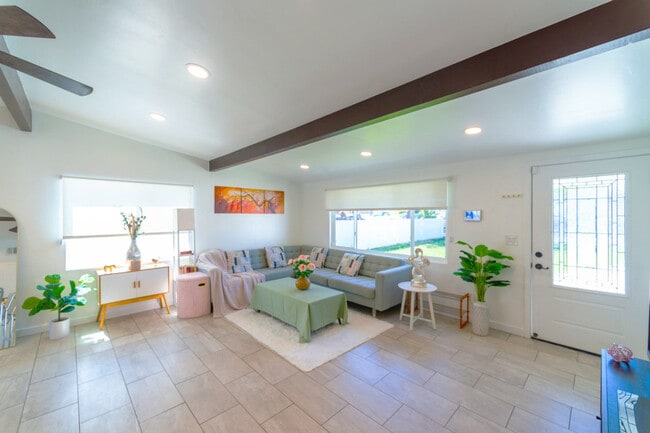 Building Photo - 9853 St George St Rental