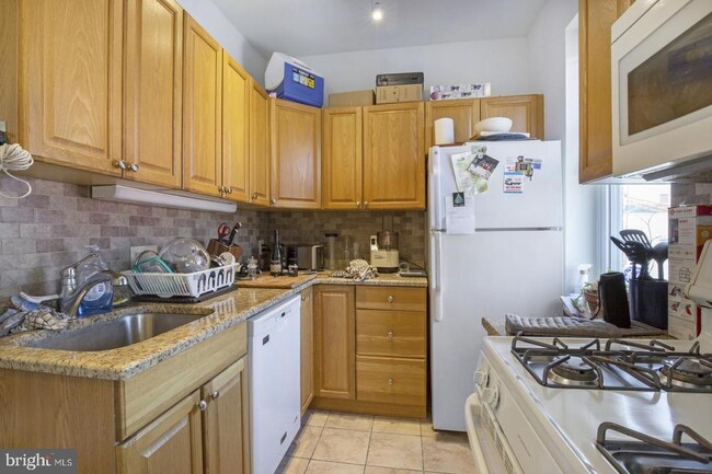 Photo - 626 S 19th St Unit 3F
