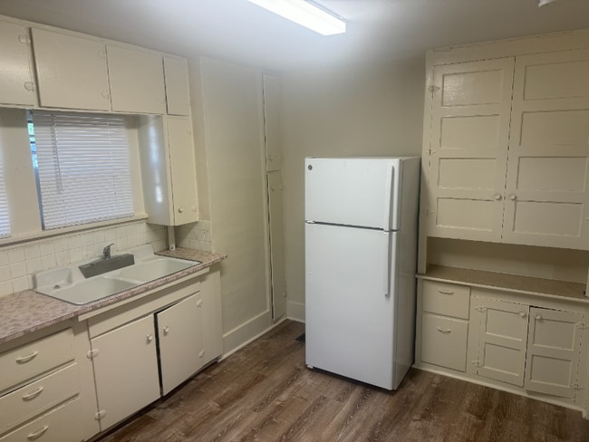 Photo - 4642 Bancroft Ave Unidad 3