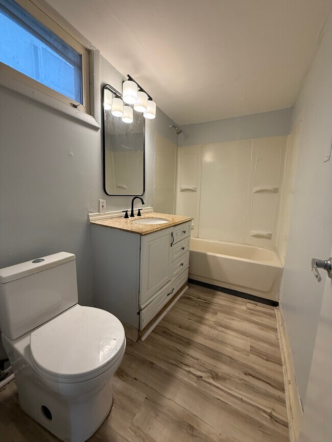 Photo - 4216 W 8th St Unidad 3