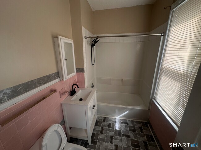 Photo - 26-28-28 Lenox St