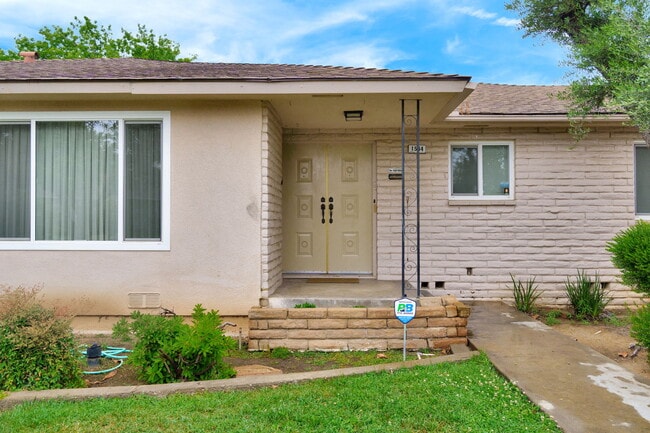 Photo - 1564 E Escalon Ave