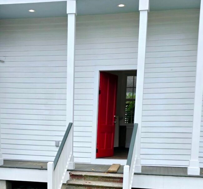 Photo - 308 N Joachim St Unidad A