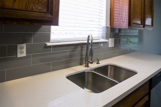 Photo - 12051 Creekhurst Dr