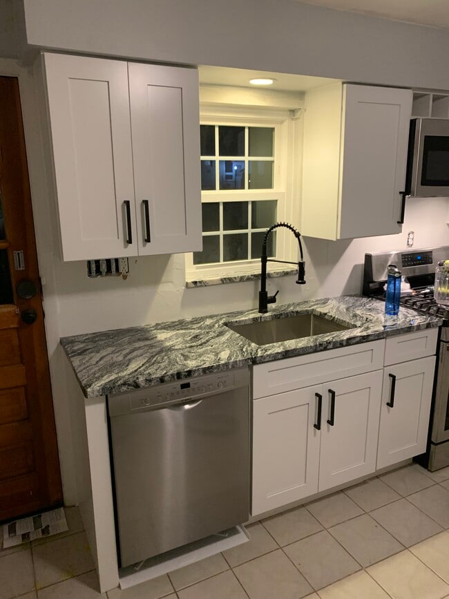 Photo - 520 Harry St