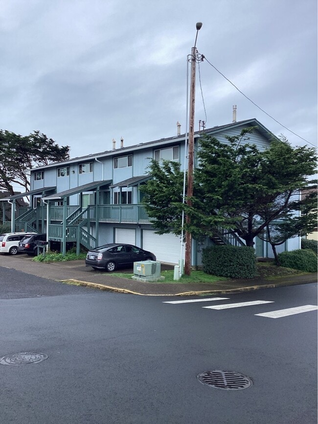 Building Photo - 912 SW 11th St