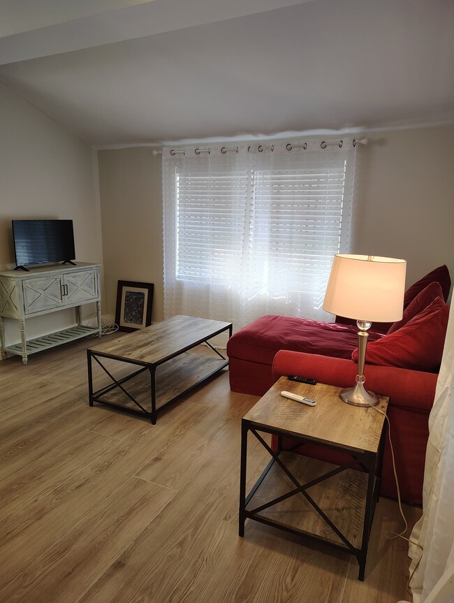 Photo - 26 Acacia St Unidad The Acacia Studio