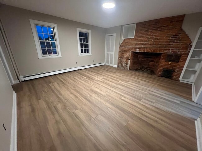 Large Livingroom (16x17) with new flooring and antique fireplace - 347 Elliot St Apartments Unit 2
