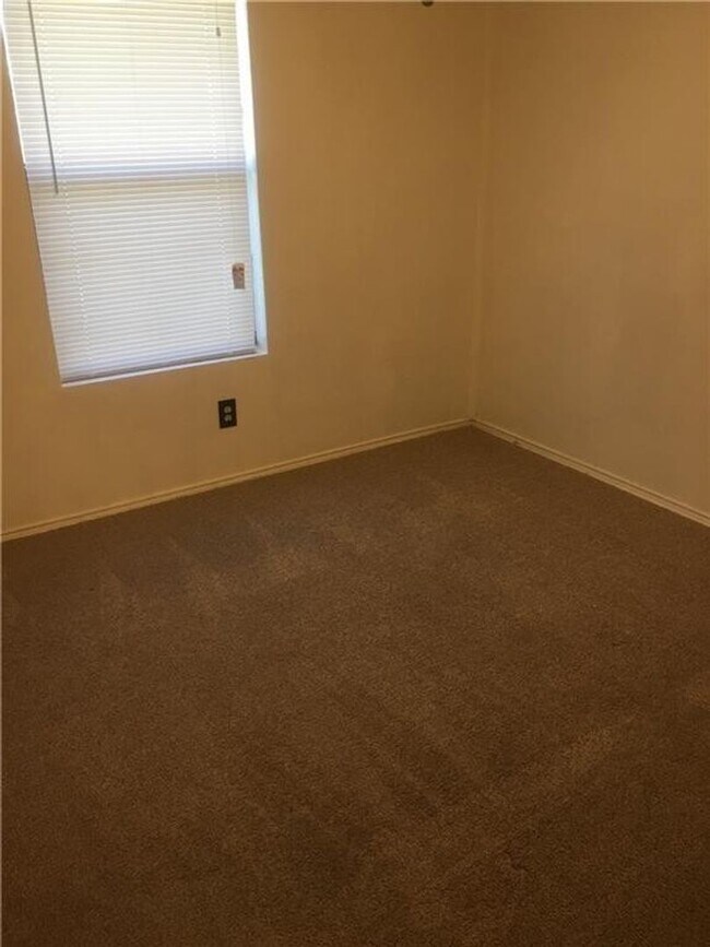 Photo - Nice Duplex with small yard and garage!